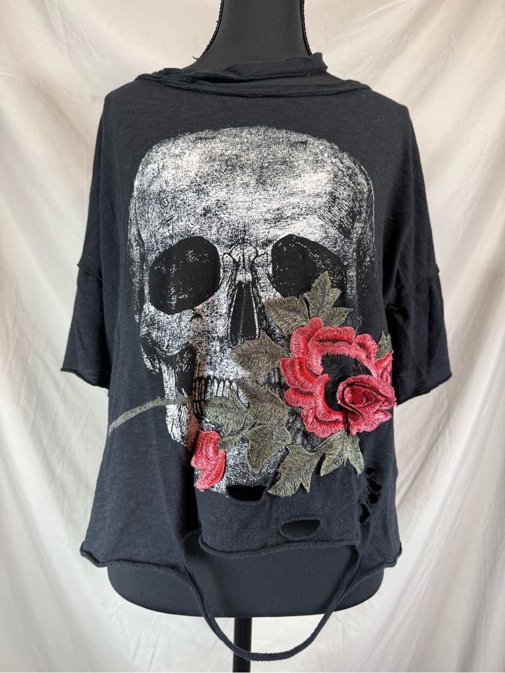 Oober Swank Distressed Skull Rose Tee -‎ Black - Small
